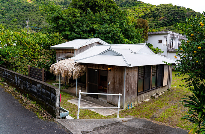 奄美大島の一棟貸し古民家宿ゲストハウスハルの家